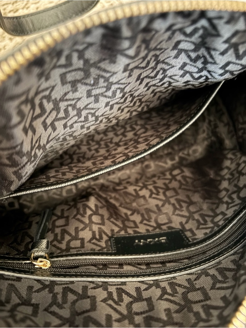 DKNY Black & White Logo Crossbody Shoulder Bag - Picture 4 of 6